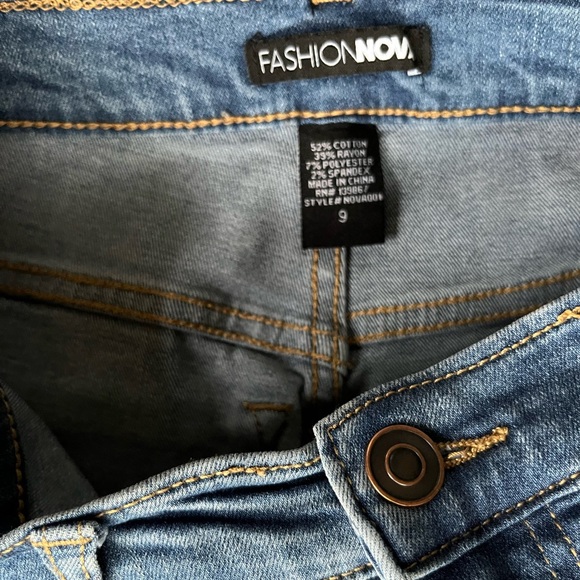 FASHION NOVA HIGH WAISTED JEANS - Picture 4 of 5